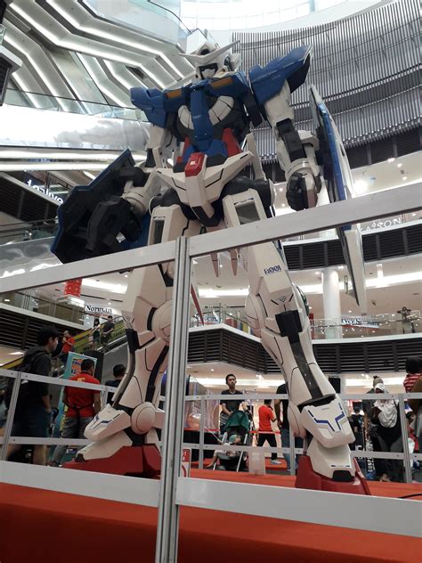 biggest gundam model|mega grade gundam.
